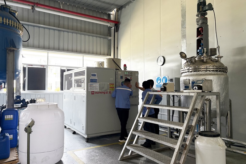 玻璃膜液反應(yīng)釜防爆冷熱一體水溫機(jī)「歐能機(jī)械」