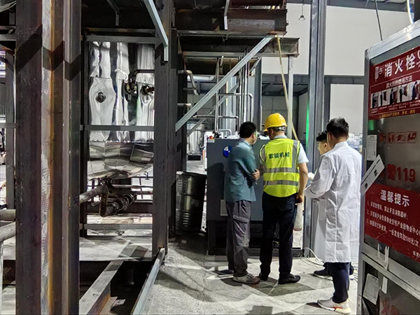 樹脂反應釜內(nèi)外雙盤管控溫雙機一體模溫機